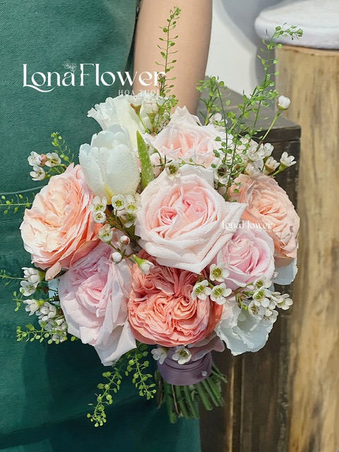 Hoa cưới tone hồng kết hợp tulip